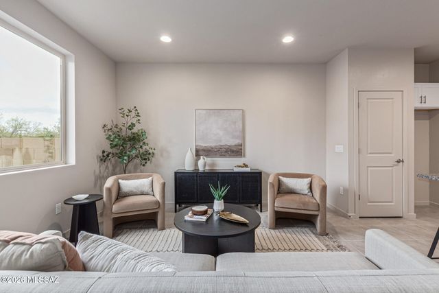 8829 N Sherry Cervi Way, Tucson, AZ 85743