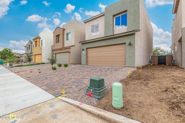 8829 N Sherry Cervi Way, Tucson, AZ 85743