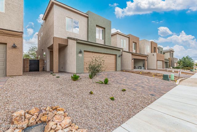 8829 N Sherry Cervi Way, Tucson, AZ 85743