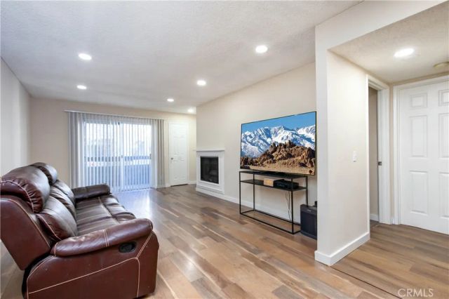 26922 Flo, Canyon Country, CA 91351