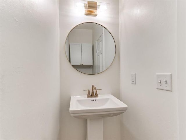 9717 NE 10th Street, Oklahoma City, OK 73130