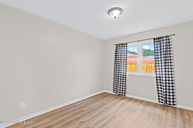 7400 Terry Rd, Louisville, KY 40258