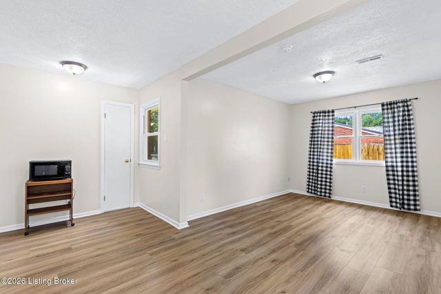 7400 Terry Rd, Louisville, KY 40258