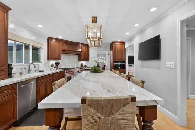 7233 Parkwoods Dr, Stockton, CA 95207