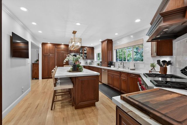 7233 Parkwoods Dr, Stockton, CA 95207