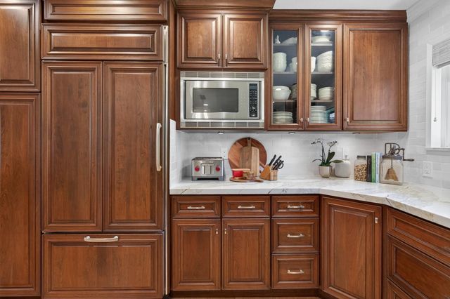 7233 Parkwoods Dr, Stockton, CA 95207