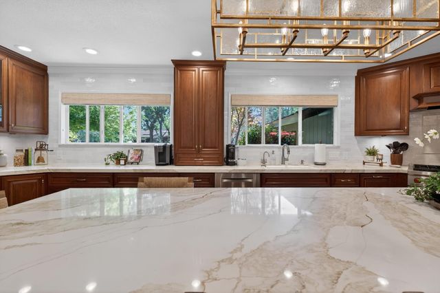 7233 Parkwoods Dr, Stockton, CA 95207