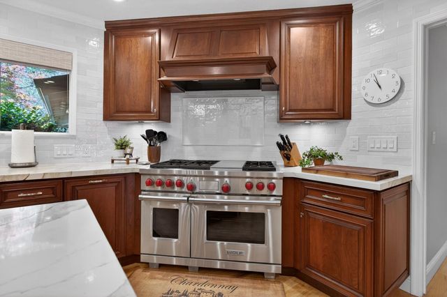 7233 Parkwoods Dr, Stockton, CA 95207