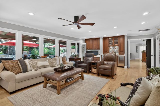 7233 Parkwoods Dr, Stockton, CA 95207