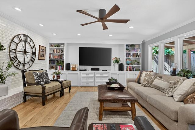 7233 Parkwoods Dr, Stockton, CA 95207