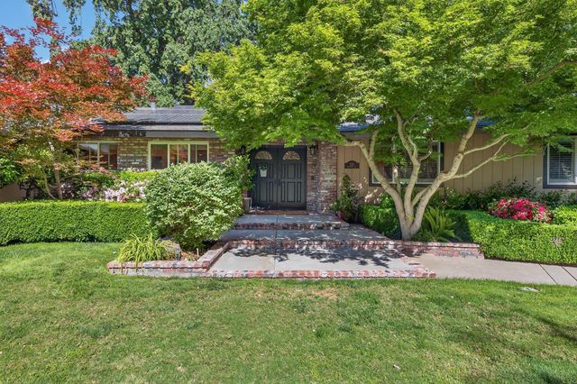 7233 Parkwoods Dr, Stockton, CA 95207