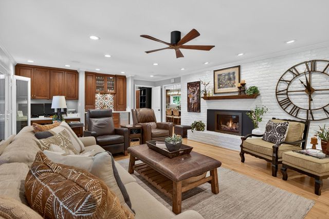 7233 Parkwoods Dr, Stockton, CA 95207