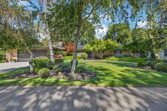 7233 Parkwoods Dr, Stockton, CA 95207