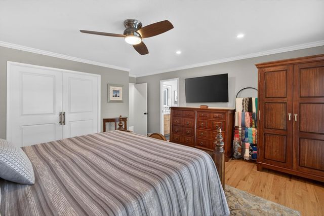 7233 Parkwoods Dr, Stockton, CA 95207