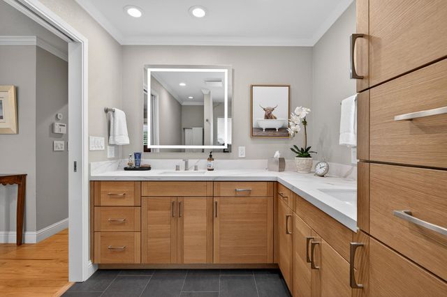 7233 Parkwoods Dr, Stockton, CA 95207