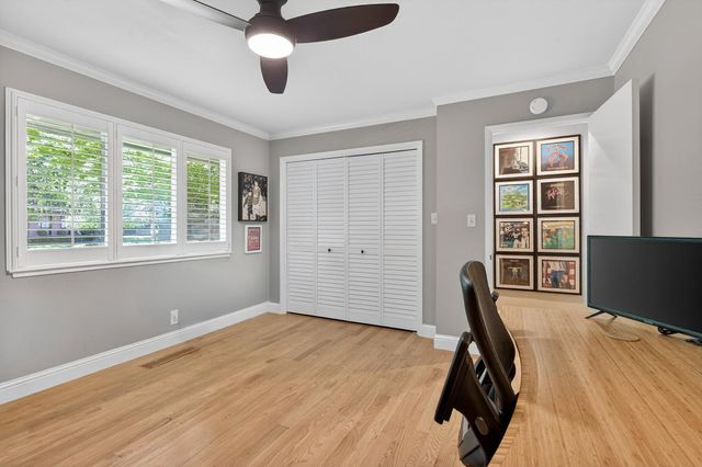 7233 Parkwoods Dr, Stockton, CA 95207