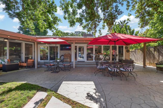 7233 Parkwoods Dr, Stockton, CA 95207