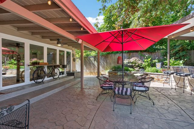 7233 Parkwoods Dr, Stockton, CA 95207