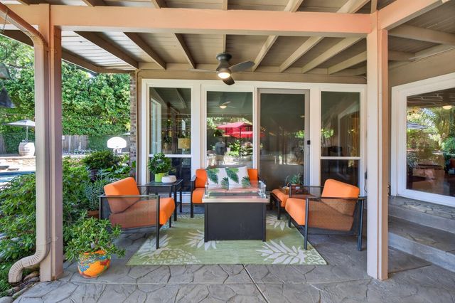 7233 Parkwoods Dr, Stockton, CA 95207