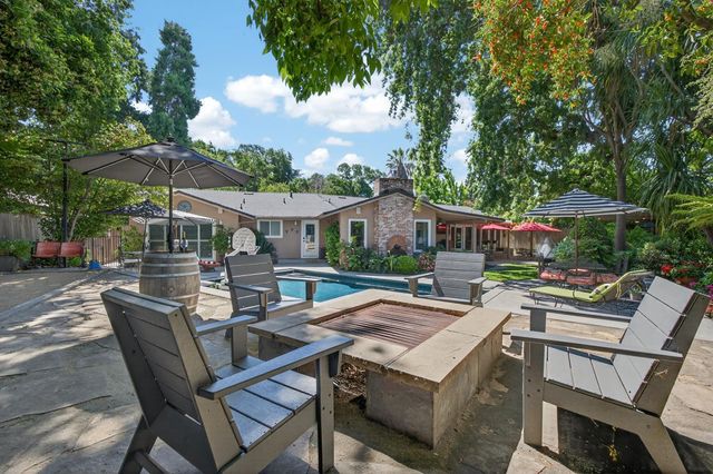 7233 Parkwoods Dr, Stockton, CA 95207