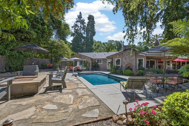 7233 Parkwoods Dr, Stockton, CA 95207