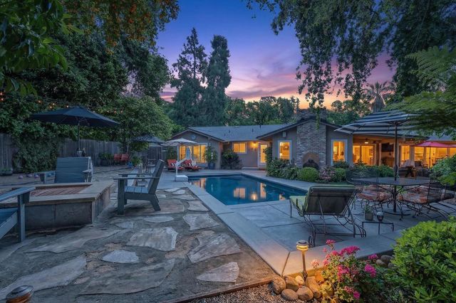 7233 Parkwoods Dr, Stockton, CA 95207