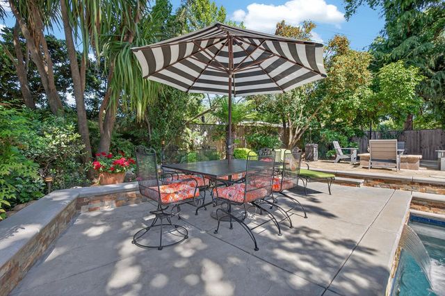 7233 Parkwoods Dr, Stockton, CA 95207