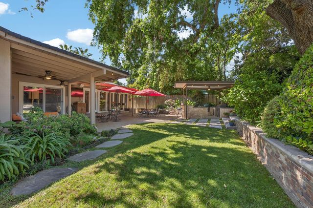 7233 Parkwoods Dr, Stockton, CA 95207