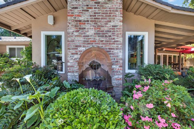 7233 Parkwoods Dr, Stockton, CA 95207