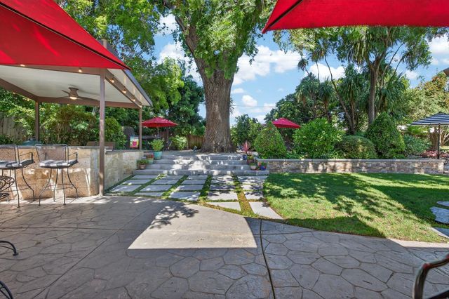 7233 Parkwoods Dr, Stockton, CA 95207