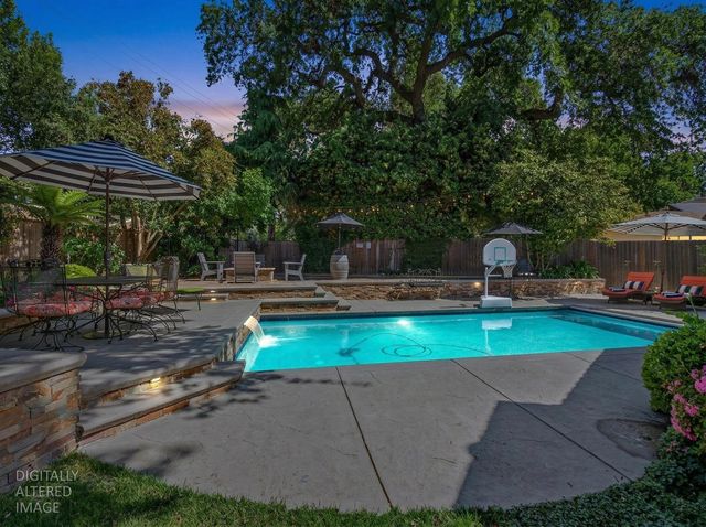 7233 Parkwoods Dr, Stockton, CA 95207