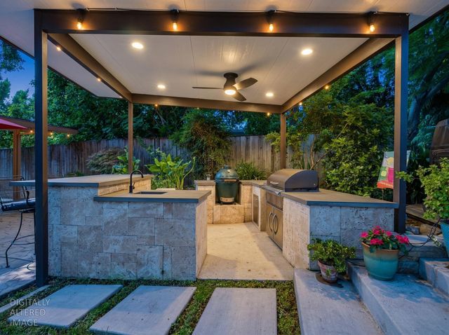 7233 Parkwoods Dr, Stockton, CA 95207