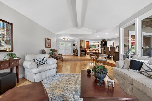 7233 Parkwoods Dr, Stockton, CA 95207