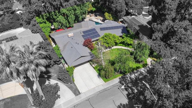 7233 Parkwoods Dr, Stockton, CA 95207