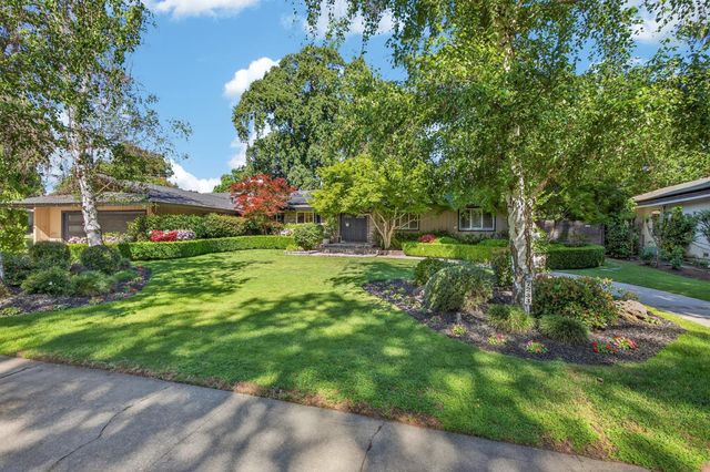 7233 Parkwoods Dr, Stockton, CA 95207