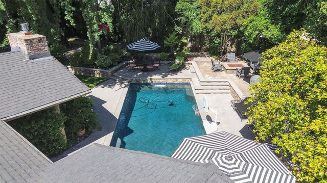 7233 Parkwoods Dr, Stockton, CA 95207