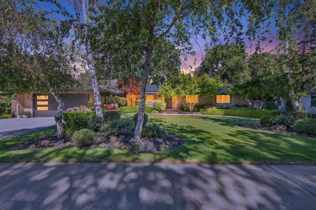 7233 Parkwoods Dr, Stockton, CA 95207