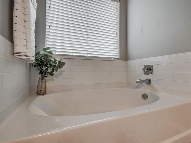 3913 Painted Bird Lane, Norman, OK 73071