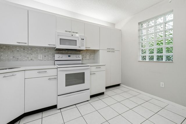 5155 Europa Drive J, Boynton Beach, FL 33437