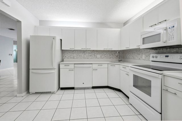 5155 Europa Drive J, Boynton Beach, FL 33437