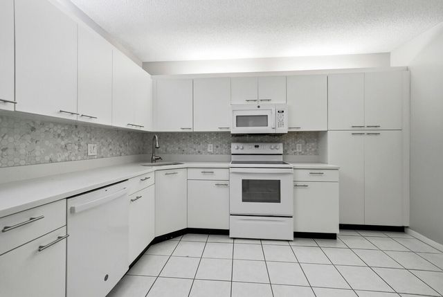 5155 Europa Drive J, Boynton Beach, FL 33437
