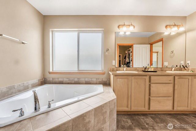 28610 227th Avenue SE, Maple Valley, WA 98038