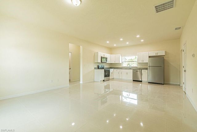 2618 31st ST SW, Lehigh Acres, FL 33976