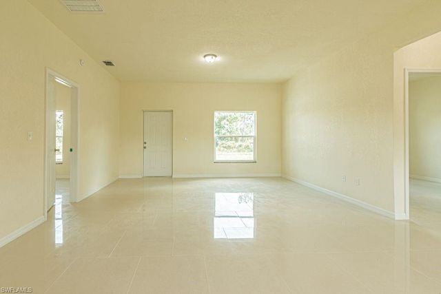 2618 31st ST SW, Lehigh Acres, FL 33976