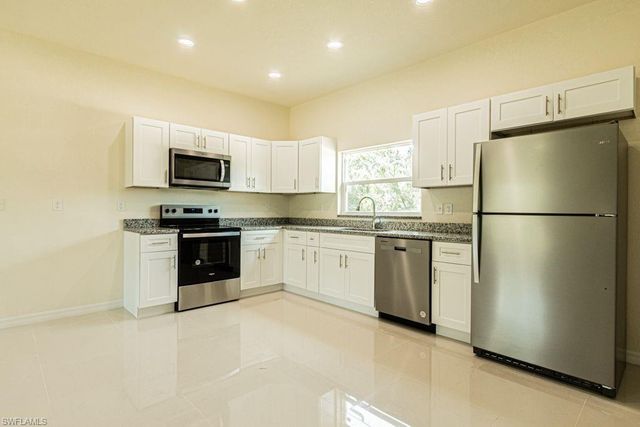 2618 31st ST SW, Lehigh Acres, FL 33976