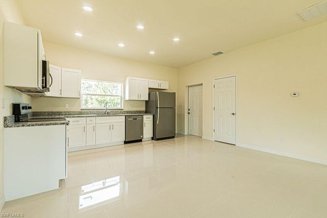 2618 31st ST SW, Lehigh Acres, FL 33976