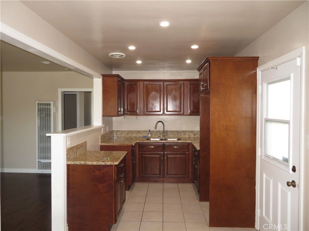 Image 7 of property listing at 9833 Walnut, Bellflower, CA 90706