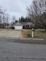 2504 Marixa Drive, Statham, GA 30666