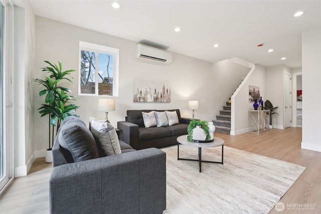 23801 100th Avenue SE, Kent, WA 98031