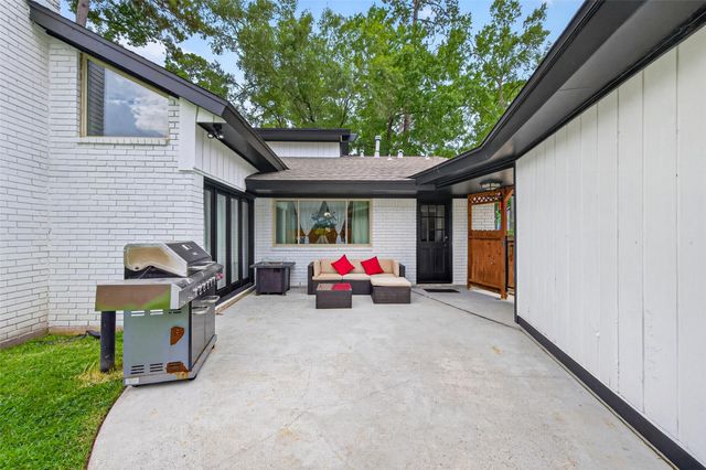 2207 Laurel Hill Drive, Kingwood, TX 77339